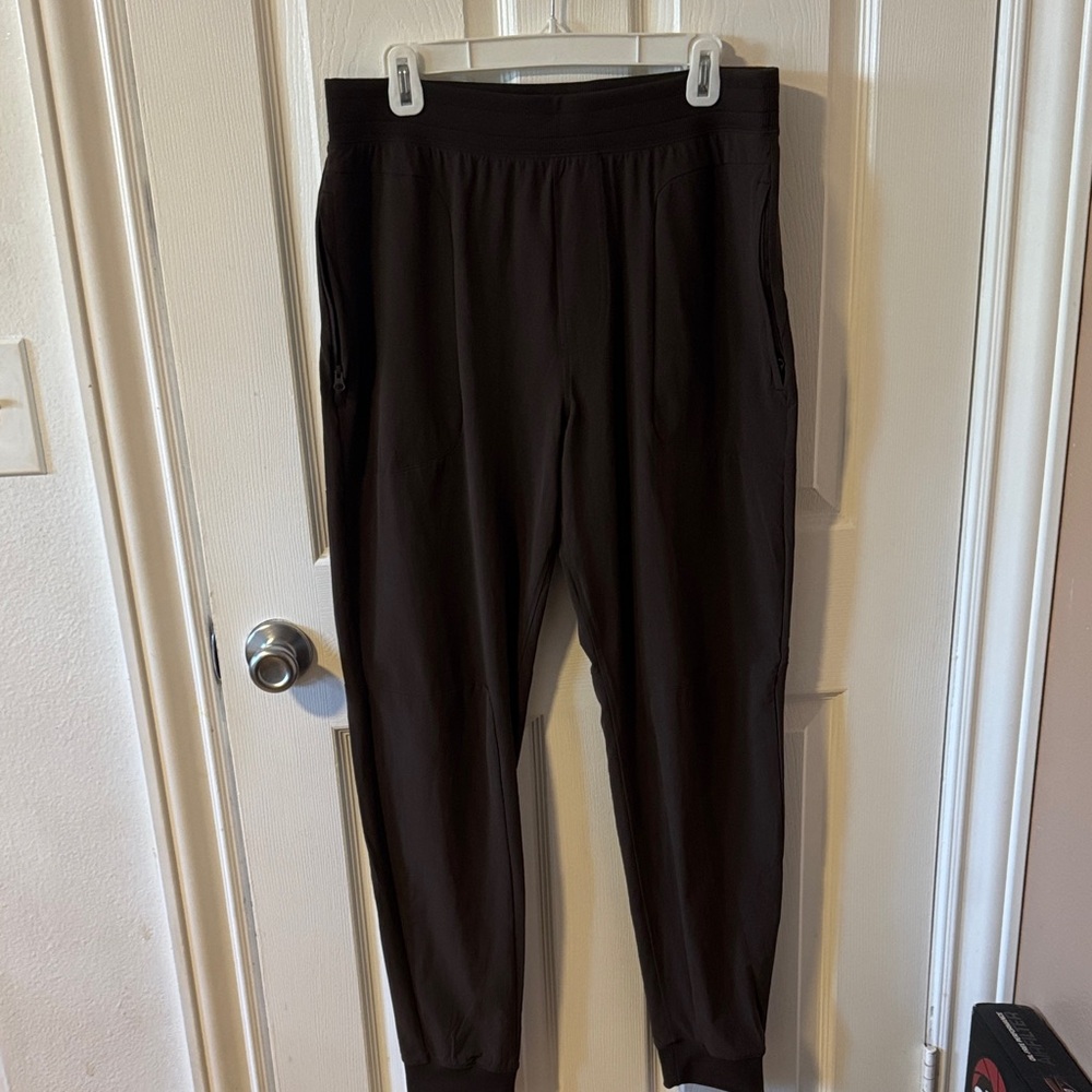 Alo Yoga Brown Men’s Jogger Pants